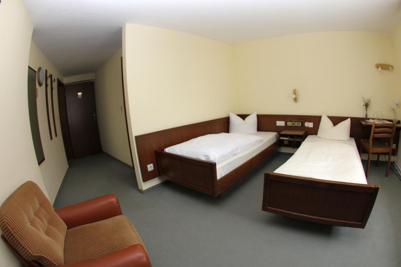 Zum Lowen Hotel Weiterstadt Eksteriør bilde
