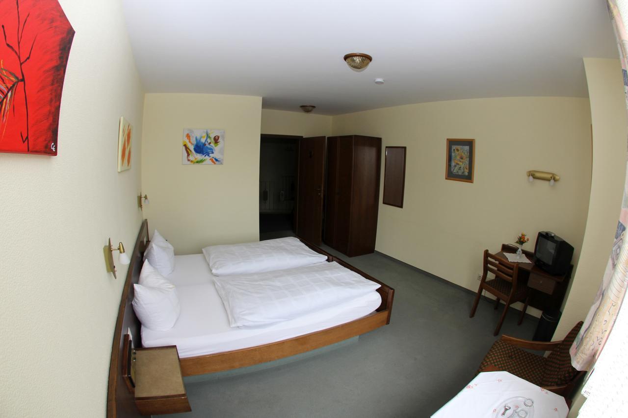 Zum Lowen Hotel Weiterstadt Eksteriør bilde